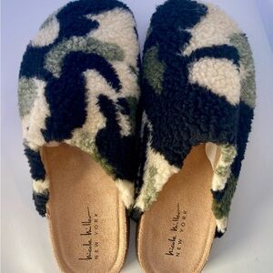 NWT Nicole Miller New York Bondy Camo Sherpa Mules/Clogs. Women’s Size 9